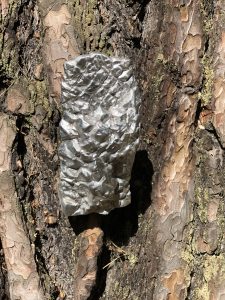 Silverkotten är skapad av konstnären Olle Carlström 1983